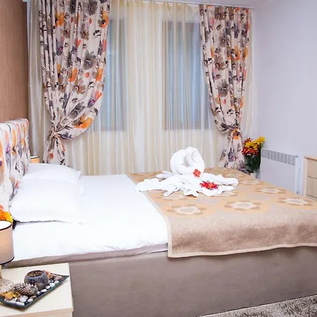 делукс апартамент в манастира 3 *