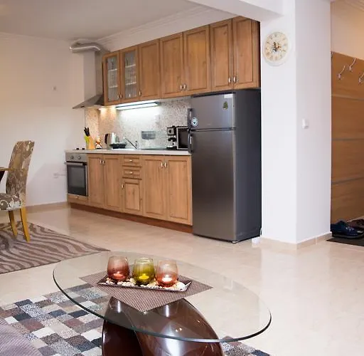 Deluxe Monastery 3 アパート